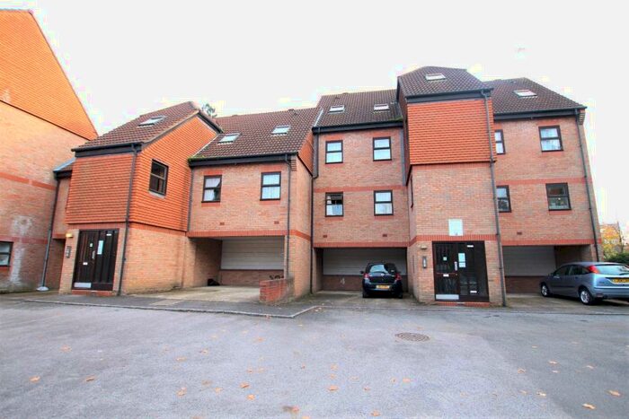 2 Bedroom Apartment To Rent In Woking, GU22