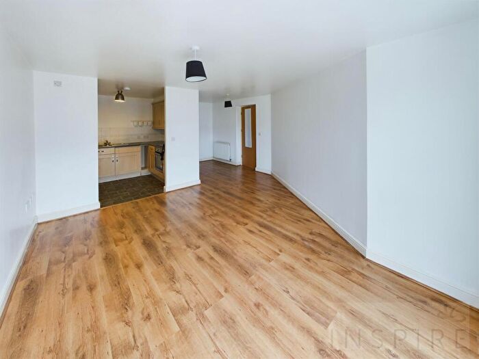1 Bedroom Flat For Sale In Commonwealth Drive, Howlands Court, RH10
