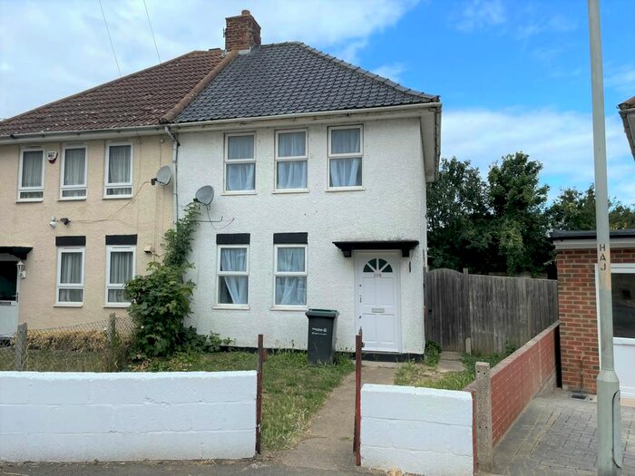 3 Bedroom Semi-Detached House To Rent In Hampton Crescent, Gravesend, DA12