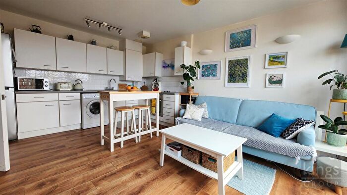 1 Bedroom Flat For Sale In Grovelands Road, London, N15