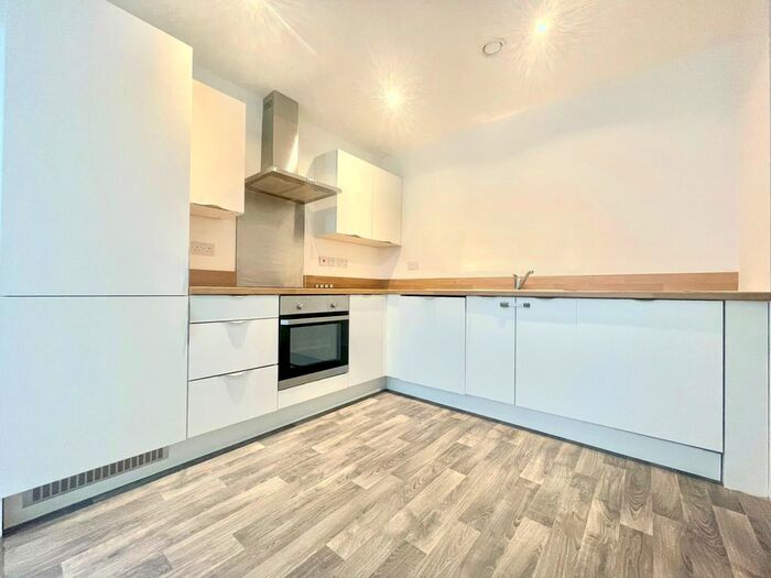 2 Bedroom Flat To Rent In Southdownview Road, Broadwater, Worthing, BN14