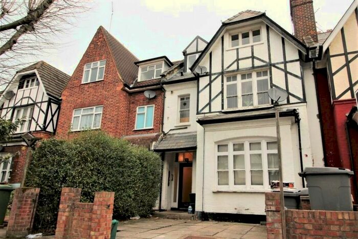 2 Bedroom Flat To Rent In Stanley Gardens, London, NW2