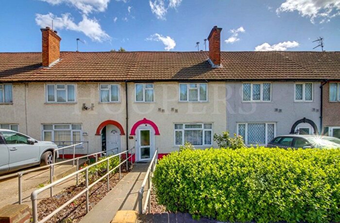 3 Bedroom Terraced House For Sale In North Circular Road, London, NW2