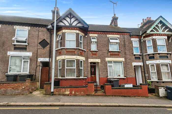5 Bedroom House For Sale In High Town Road, Luton, Bedfordshire, LU2