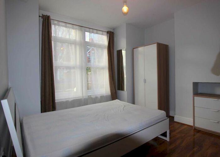 Studio To Rent In Adelaide Grove, Shepherds Bush, W12