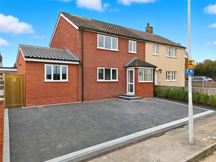 4 Bedroom Semi-Detached House To Rent In Craven Gardens, Collier Row, Romford, RM5