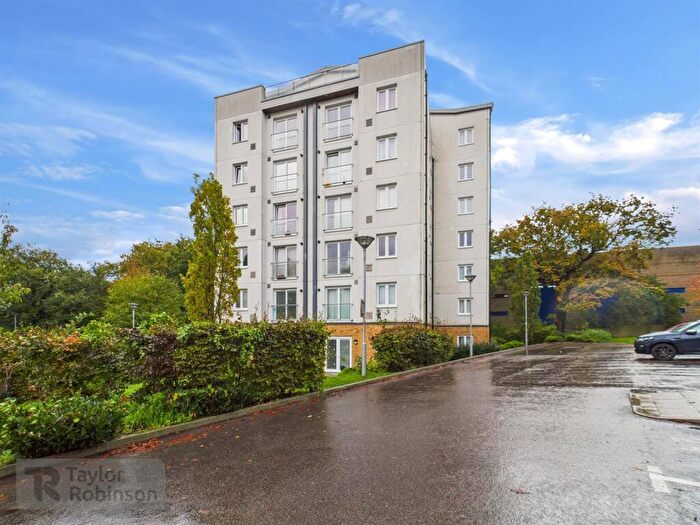 2 Bedroom Apartment For Sale In West Green, Crawley, RH11