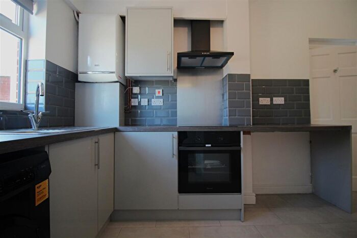 3 Bedroom Flat To Rent In Strathdene Road, Selly Oak, Birmingham, B29