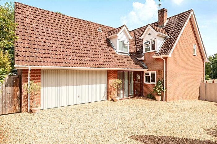 4 Bedroom Detached House For Sale In Harthill Drove, Redlynch, Salisbury, Wiltshire, SP5