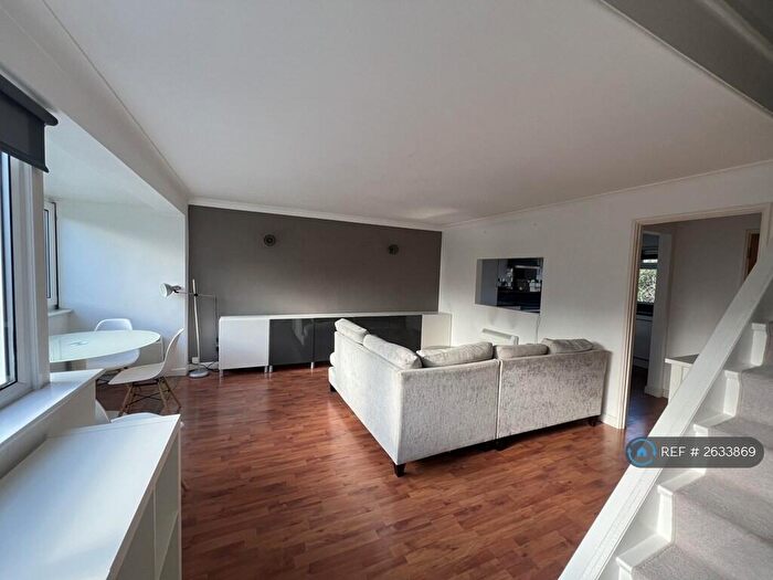 2 Bedroom Maisonette To Rent In Glebe Court, Guildford, GU1