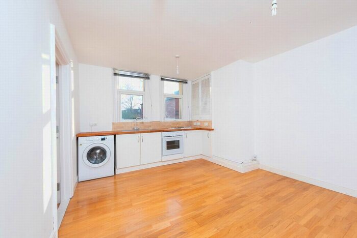 1 Bedroom Flat For Sale In Alexandra Road, Farnborough, GU14