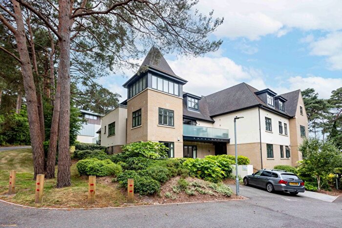 3 Bedroom Flat To Rent In Crosstrees, Lilliput Road, BH14