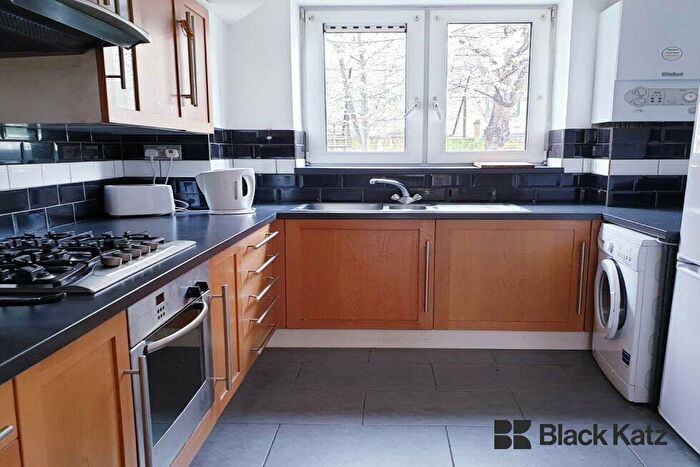 4 Bedroom Flat To Rent In Saracen Street, Westferry, E14