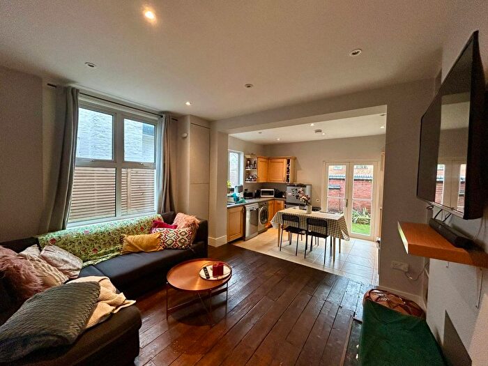 3 Bedroom Flat To Rent In Mantilla Road, Tooting Bec, SW17