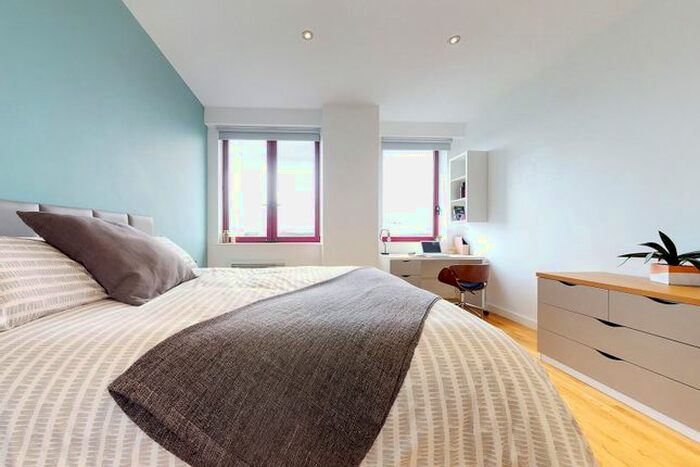 2 Bedroom Flat To Rent In Wade Lane, Leeds, West Yorkshire, LS2