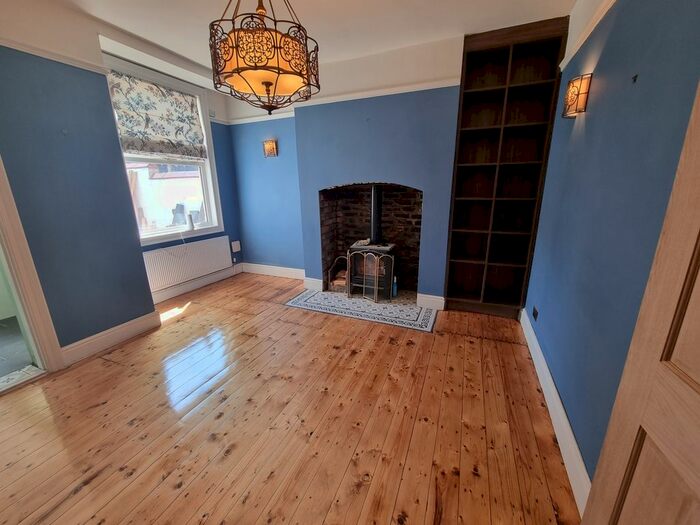 2 Bedroom Semi-Detached House To Rent In Gloucester Road, Salford, M6