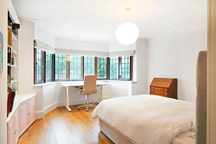 5 Bedroom Detached House To Rent In Brondesbury Park, London, NW2