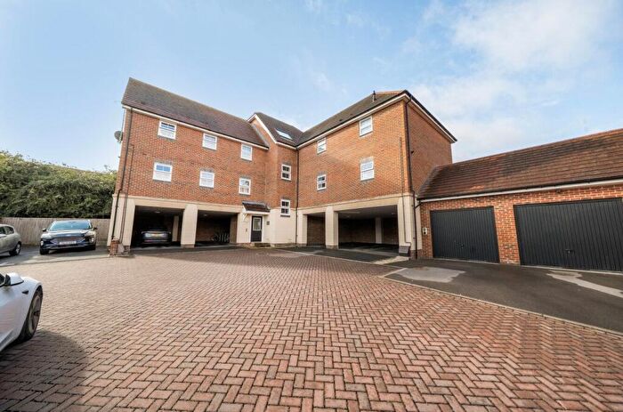 2 Bedroom Flat For Sale In Marchment Close, Andover, SP11