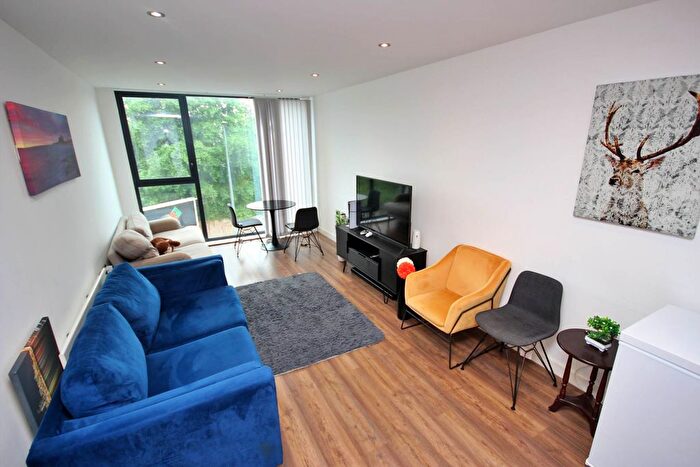 2 Bedroom Flat To Rent In Crossbank, Salford, M7