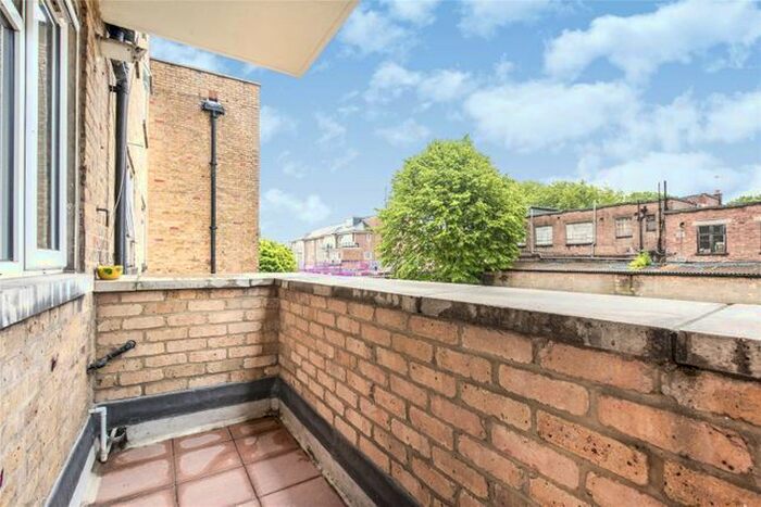 3 Bedroom Flat To Rent In Wentworth Park, Finchley Central, London, N3