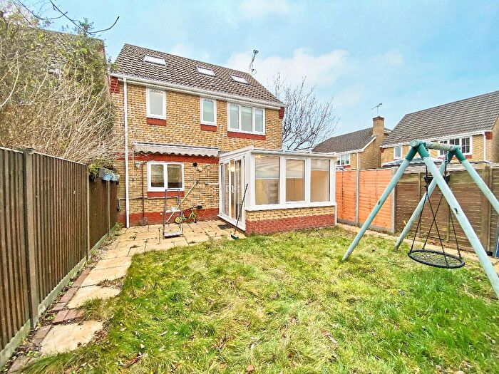 4 Bedroom Detached House To Rent In Whitby Close, Farnborough, Hampshire, GU14