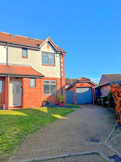 4 Bedroom Semi Detached House For Sale In Mountview Close, Basildon, SS16