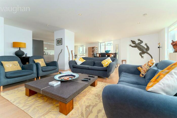 3 Bedroom Flat To Rent In The Boardwalk, Brighton Marina, BN2