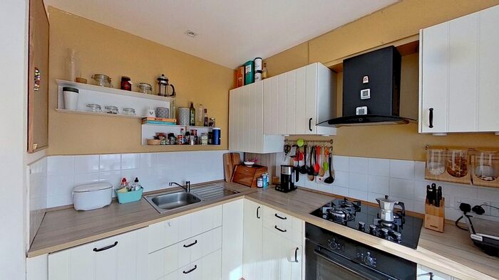 2 Bedroom Flat To Rent In Colonsay Close, Edinburgh, EH5