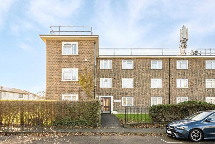 2 Bedroom Flat To Rent In Rectory Road, Hounslow, TW4