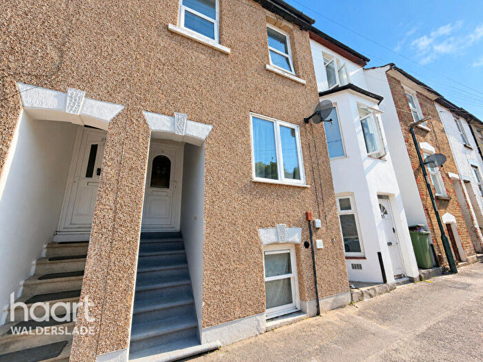 3 Bedroom Terraced House To Rent In Thorold Road, Chatham, ME5