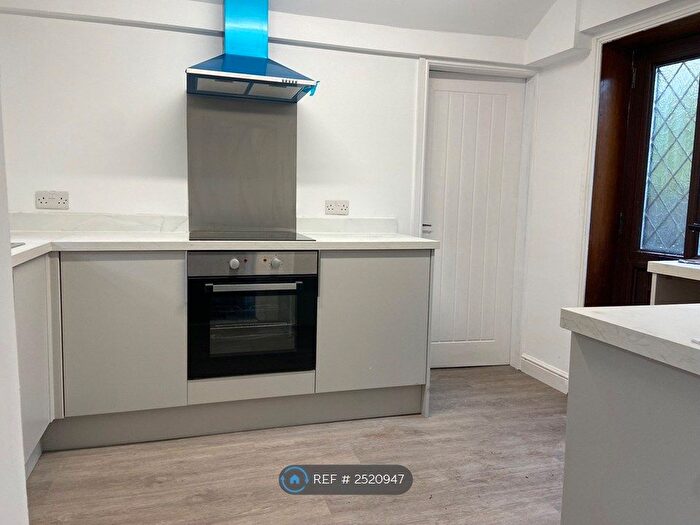 1 Bedroom Bungalow To Rent In Moorfield Street, Halifax, HX1