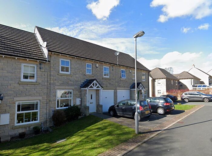 3 Bedroom Property To Rent In Bingley, West Yorkshire, BD16