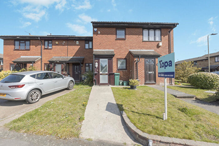 1 Bedroom Terraced House For Sale In Sandpiper Way, Orpington, BR5