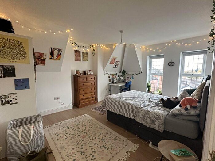 3 Bedroom Apartment To Rent In Wellington Road - Fallowfield - £ Pppw, M14