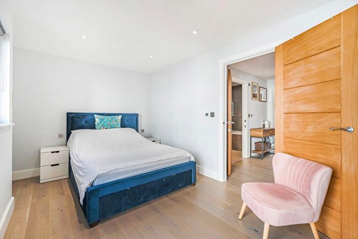 2 Bedroom Flat For Sale In Court Lane, Oaks View Court Lane, KT19