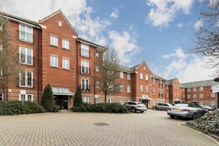 2 Bedroom House To Rent In Shillingford Close, Mill Hill, NW7