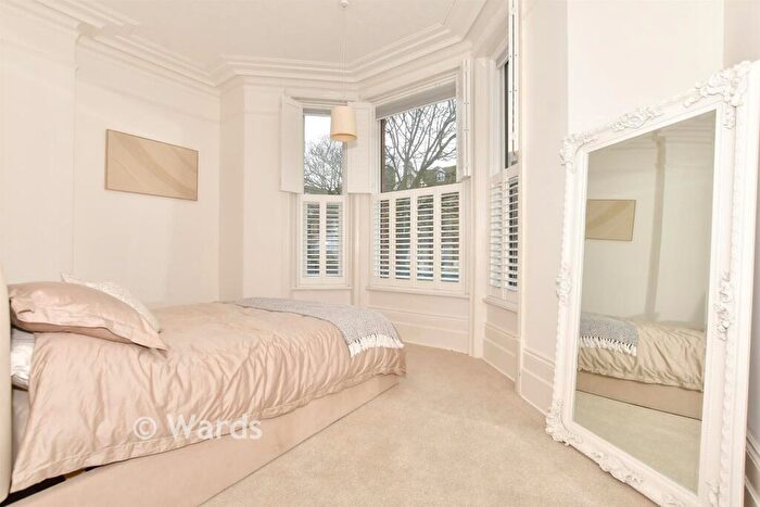 1 Bedroom Flat For Sale In Earls Avenue, Folkestone, Kent, CT20