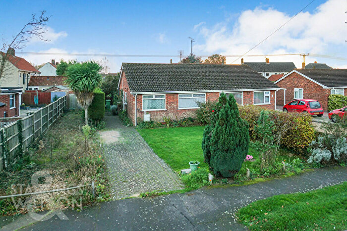 2 Bedroom Semi-Detached Bungalow For Sale In Clarkson Road, Lingwood, Norwich, NR13