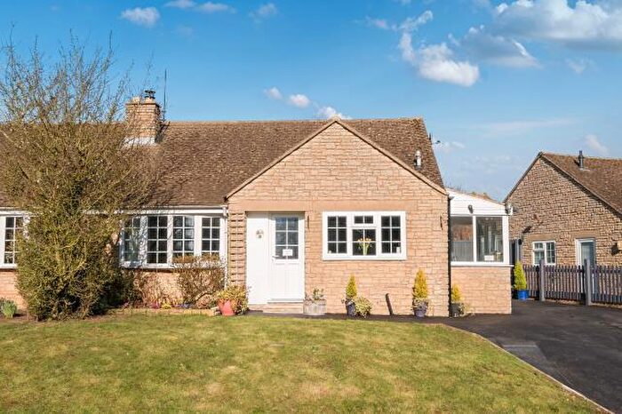 3 Bedroom Bungalow For Sale In Manor Park, Claydon, Banbury, OX17