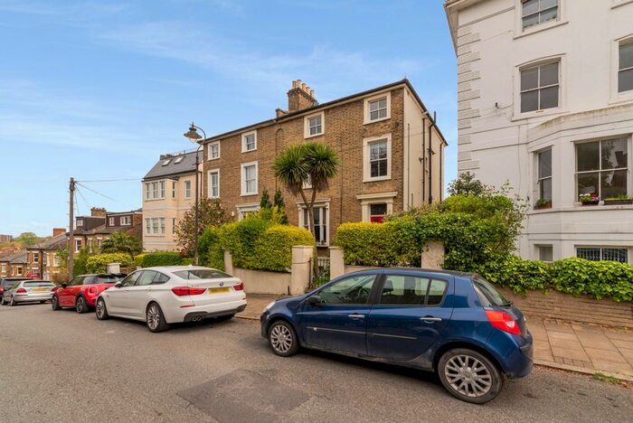 2 Bedroom Flat To Rent In Cintra Park, London, SE19