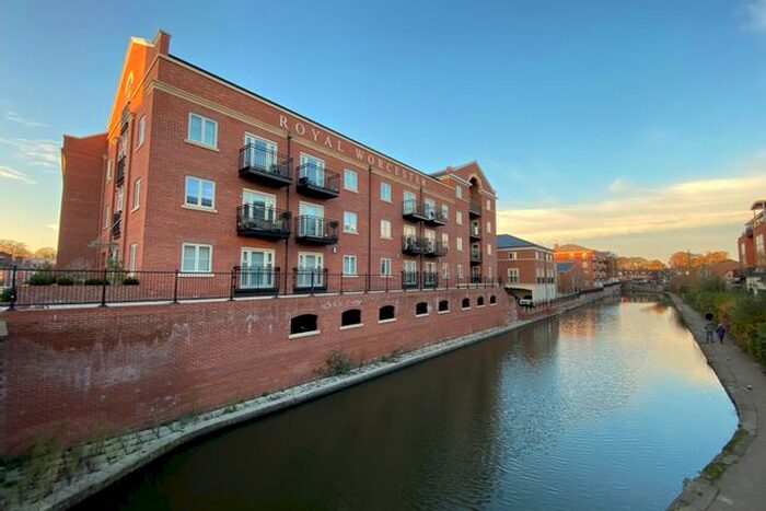 2 Bedroom Flat To Rent In Mill Street, Worcester, WR1