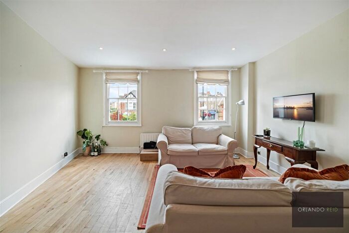 3 Bedroom Maisonette To Rent In Old Town, London, SW4