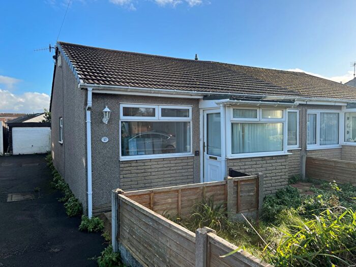2 Bedroom Bungalow To Rent In Hampsfell Drive, Morecambe, LA4