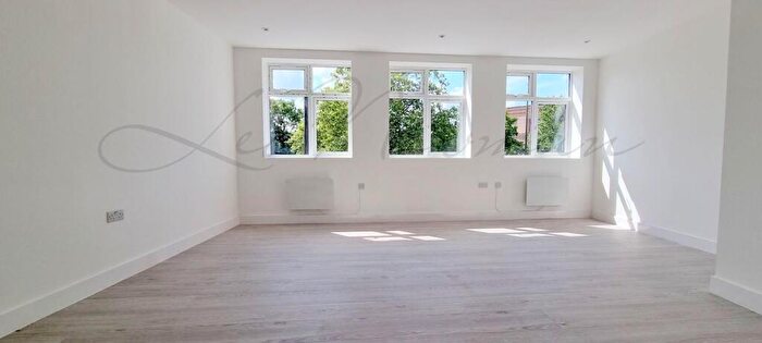 Flat To Rent In Crown Lane, Morden, SM4