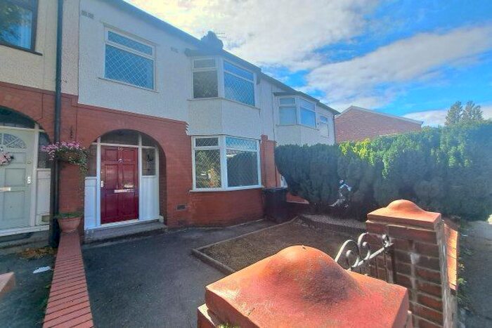 3 Bedroom Mews To Rent In Smallshaw Lane, Ashton-Under-Lyne, OL6