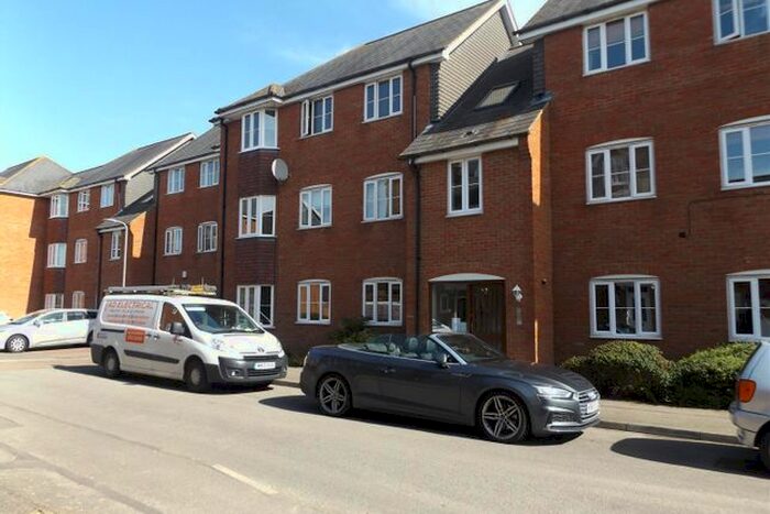 2 Bedroom Flat To Rent In Hopton Grove, Newport Pagnell, MK16