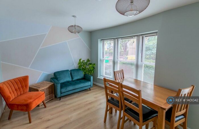 3 Bedroom Flat To Rent In Ashgrove Road, Bristol, BS6