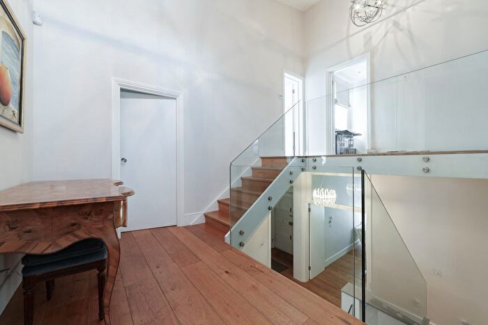 5 Bedroom Detached House To Rent In Cenacle Close, London, NW3