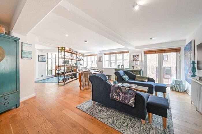 2 Bedroom Flat For Sale In Wapping Wall, Wapping, London, E1W