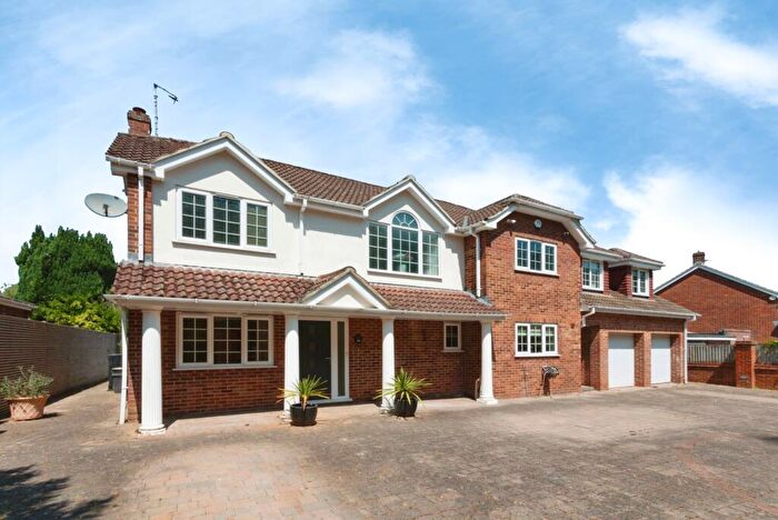 4 Bedroom Detached House For Sale In Neville Close, Basingstoke, Hampshire, RG21